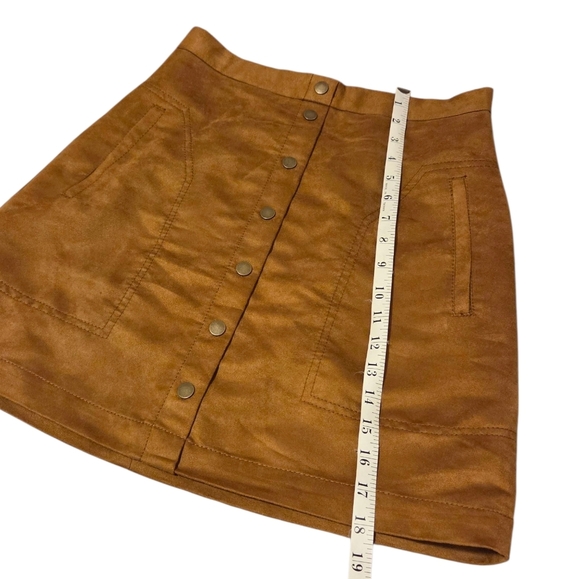 H&M Faux Suede Mini Skirt Camel Brown Tan Women's 8 Buttons Pockets High Waist - Picture 4 of 13